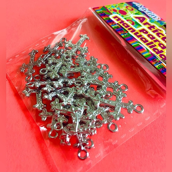 NWT. Pack of 24 silver metal cross charm for arts and crafts - Picture 2 of 7